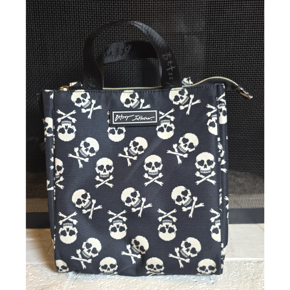 Betsey Johnson Skull Crossbones Insulated Lunch Tote Bag Black White Gothic